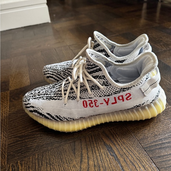 Yeezy Boost 350 Zebra - Picture 2 of 5